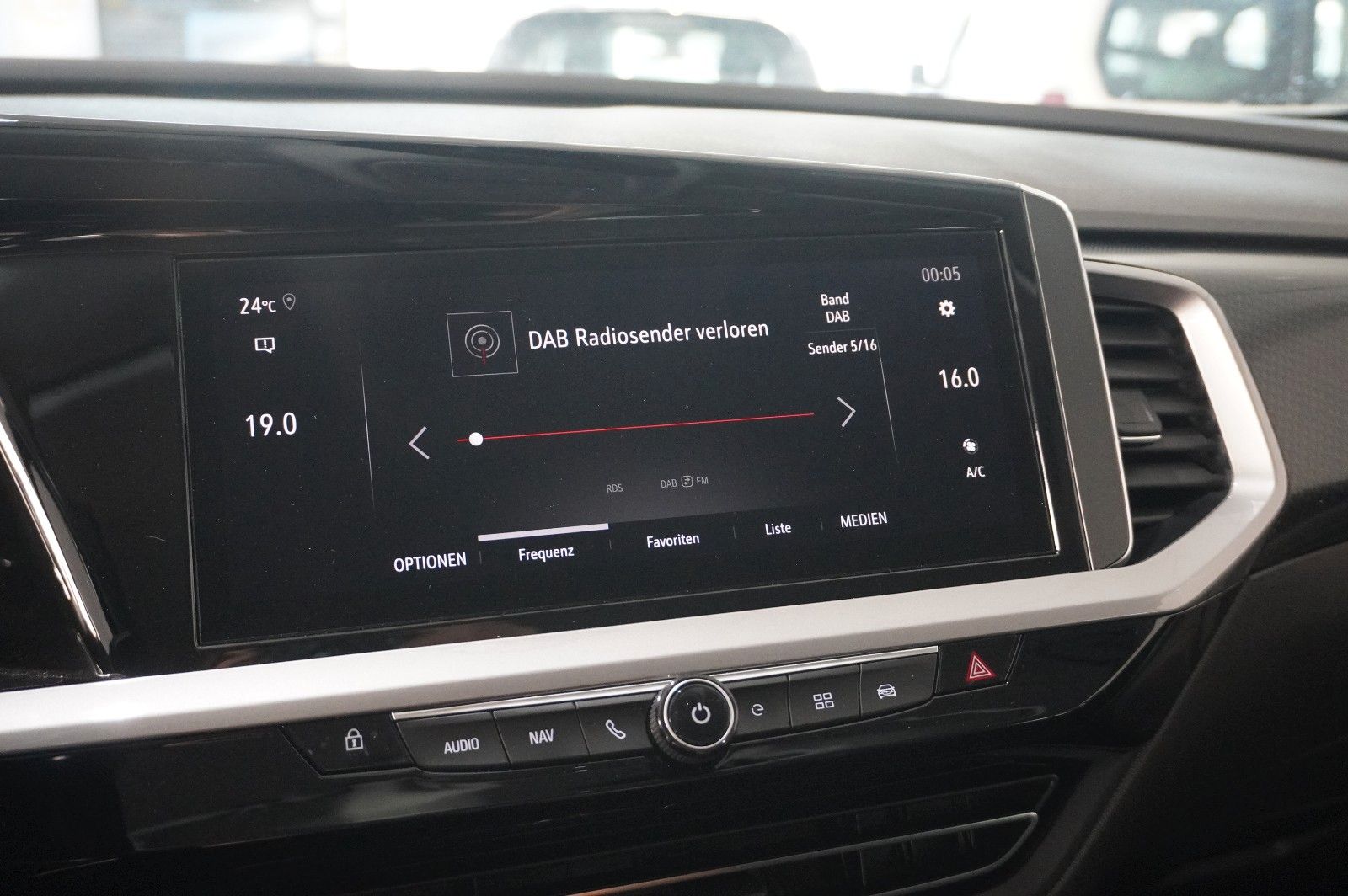 Fahrzeugabbildung Opel Grandland (X) ULTIMATE 4HYBRID NAVI/LED/360°/AHK