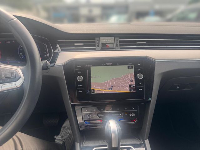 Passat Elegance 1.5 TSI DSG R-Line Navi Area Vie