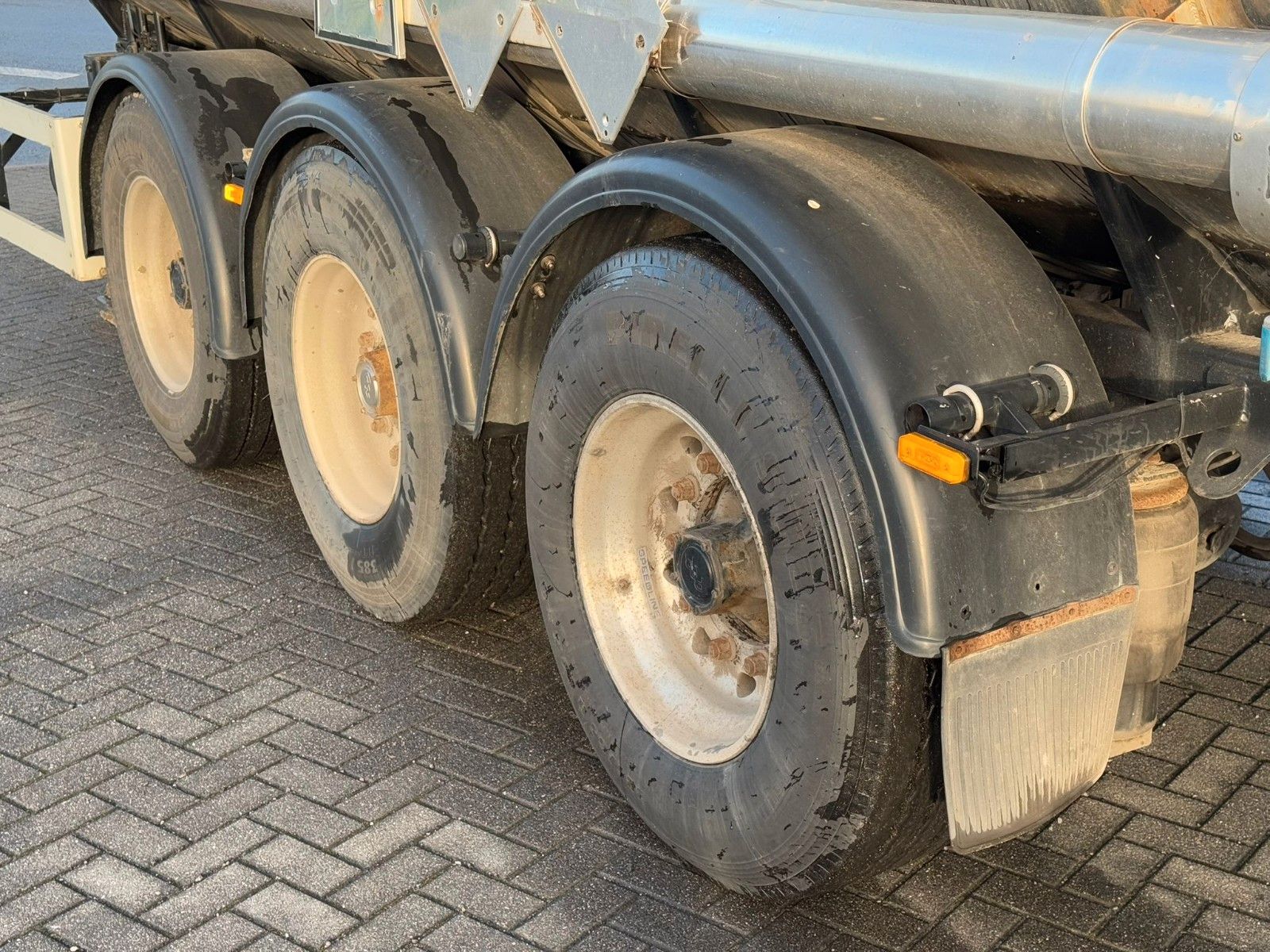 Fahrzeugabbildung Feldbinder 3 Kammer VA Chemie Tankauflieger