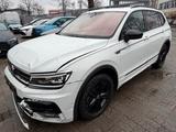 Volkswagen Tiguan Allspace Highline 4M Pano LED R-Line DSG - Volkswagen Tiguan Allspace mit Panoramadach