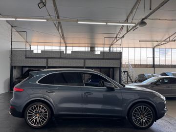 Porsche Cayenne - 9