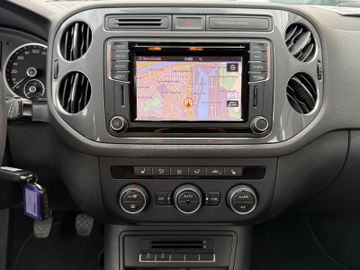 Volkswagen Tiguan - 11