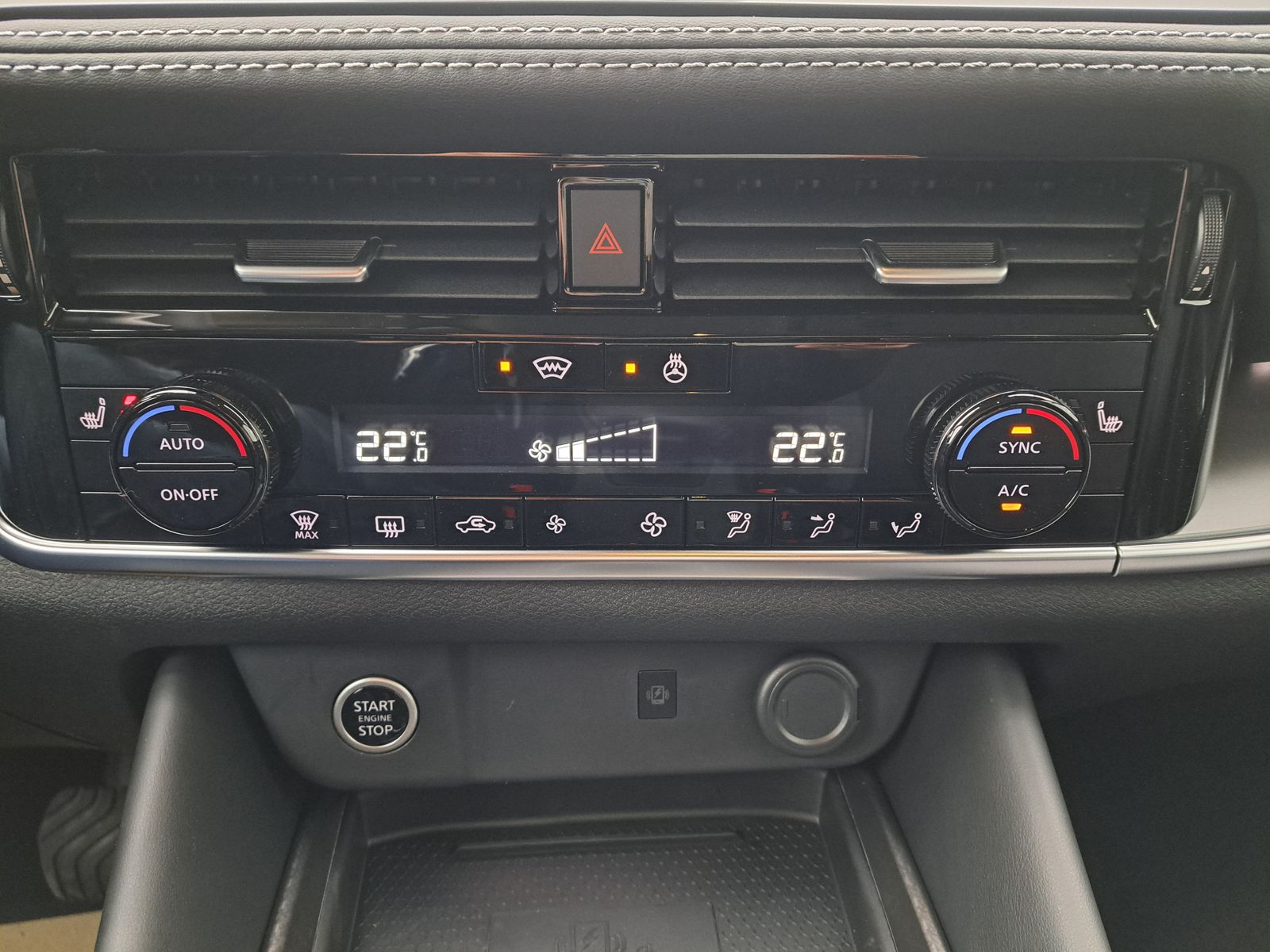 Fahrzeugabbildung Nissan Qashqai N-Connecta 1.3 MHEV 158PS Xtronic WINTER