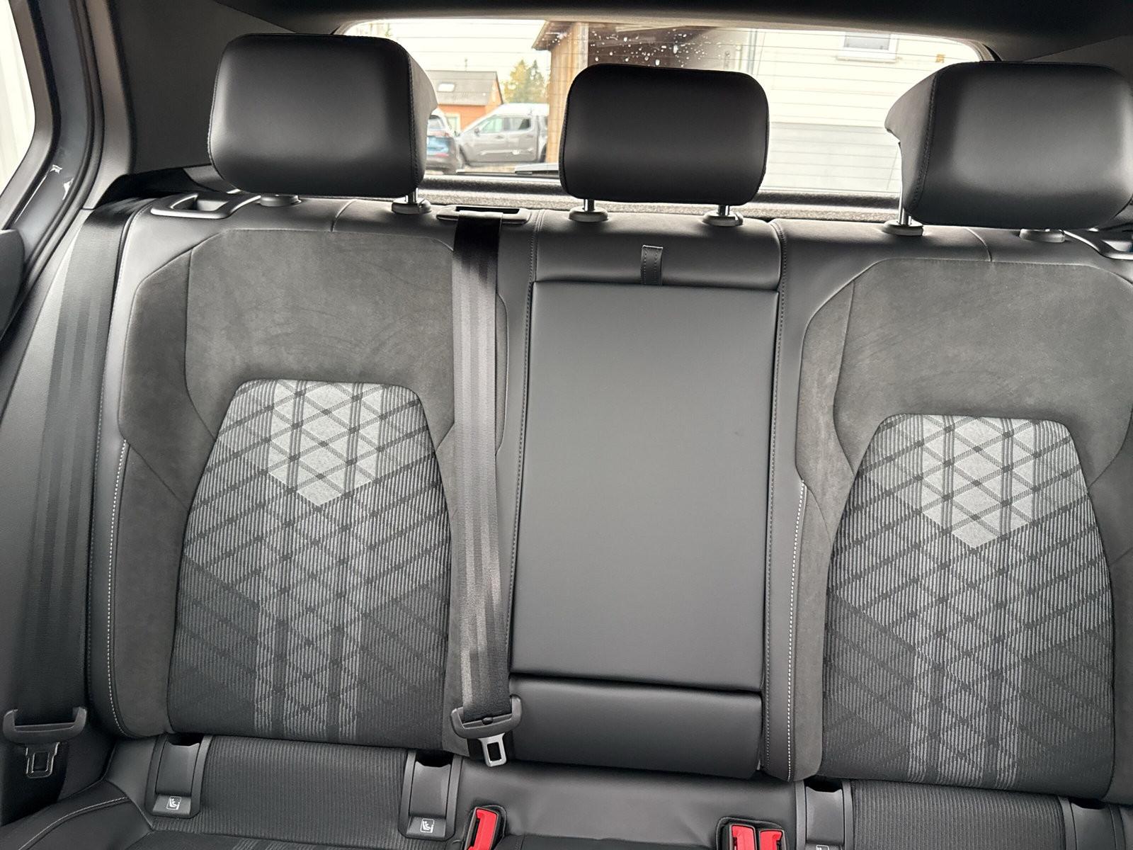 Volkswagen Golf 1.5 eTSI DSG R-Line AHK Matrix Black Style, миниатюра 22