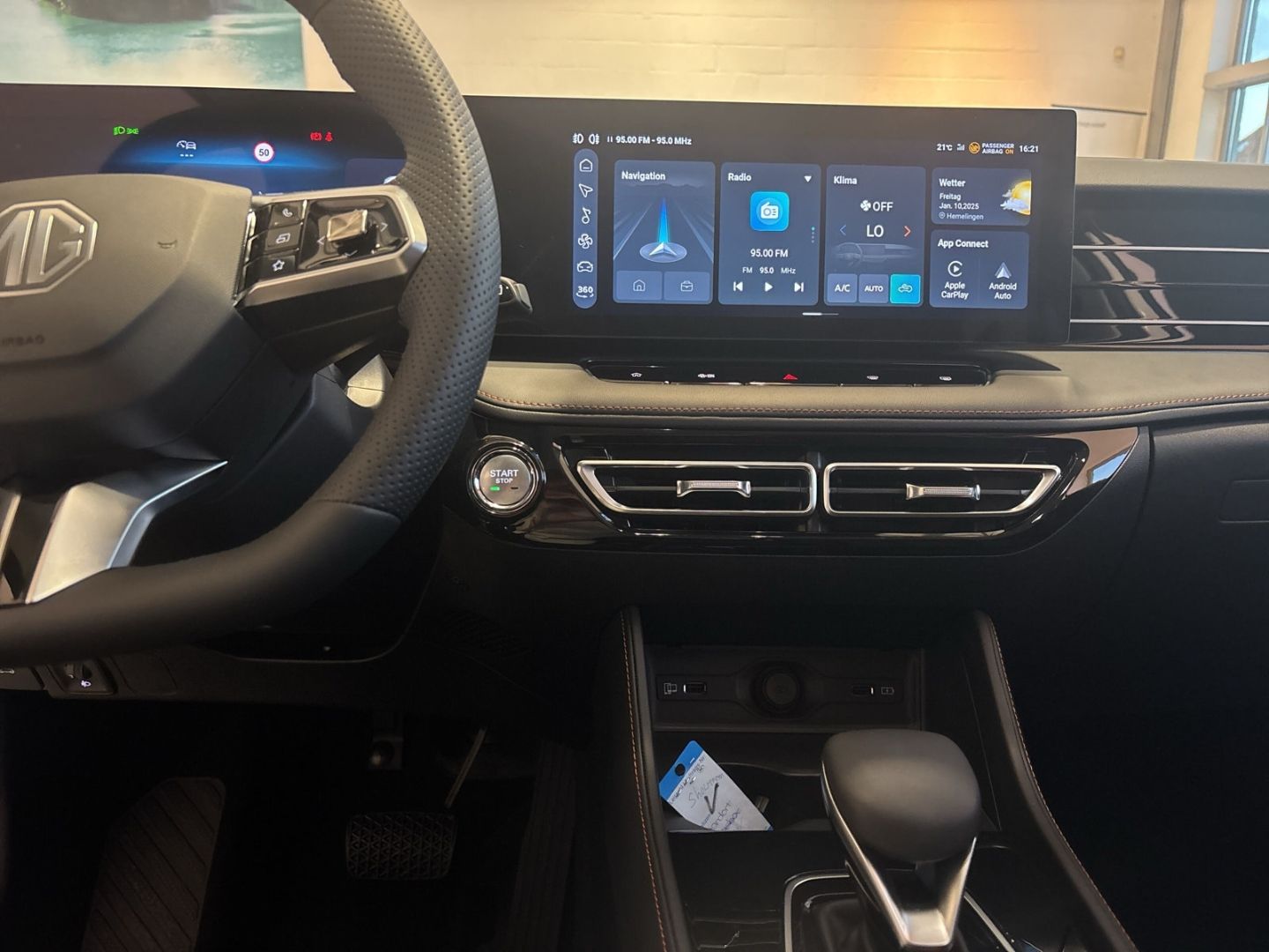 Fahrzeugabbildung MG HS Luxury Automatik FINANZIERUNGSANGEBOT