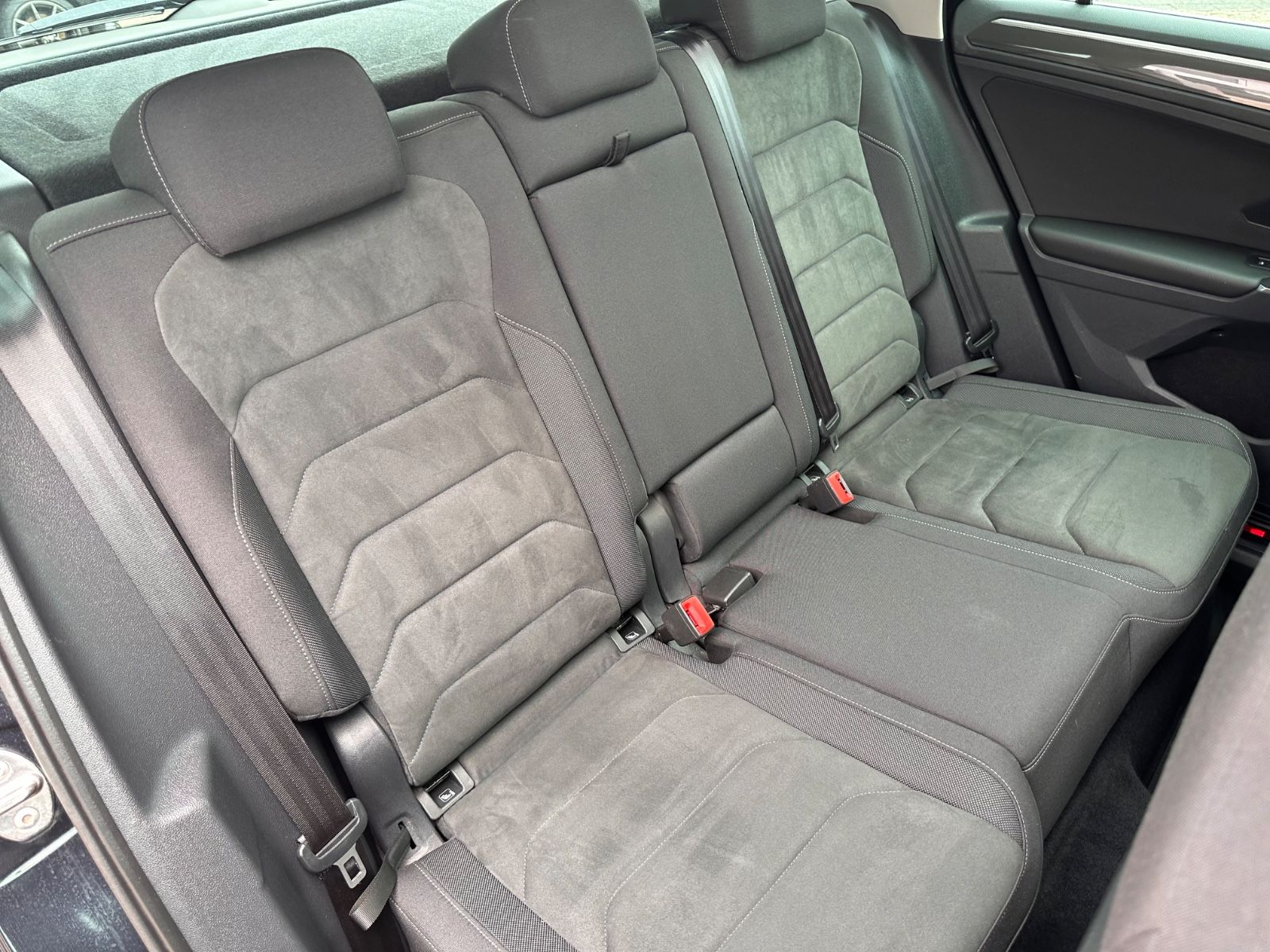 Fahrzeugabbildung Volkswagen Tiguan 2.0 TDI 4M Highline Pano/AHK/ACC/Navi/LED