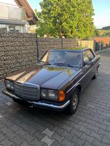 Mercedes-Benz Mercedes Benz W123 CE230 Coupé - Mercedes-Benz aus 1982: Coupé