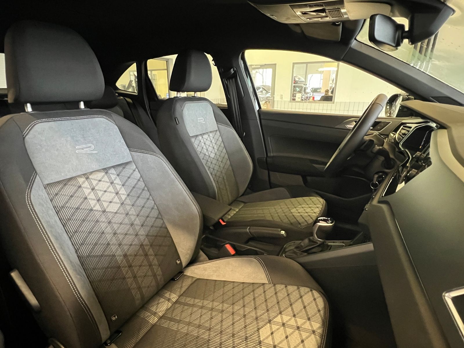 Fahrzeugabbildung Volkswagen Taigo R-Line 1.5 TSI DSG *AHK, Navi, "IQ.DRIVE"*