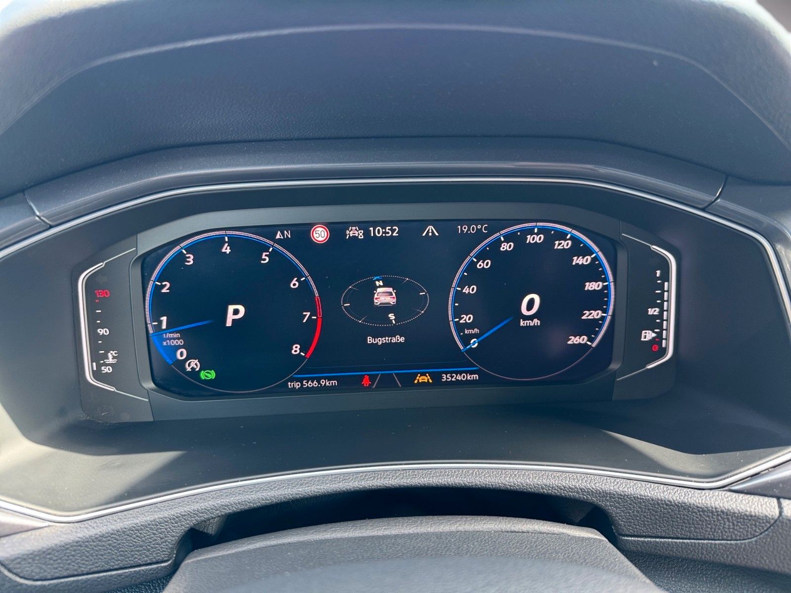 Fahrzeugabbildung Volkswagen T-Roc Sport R-Line 1.5 TSI