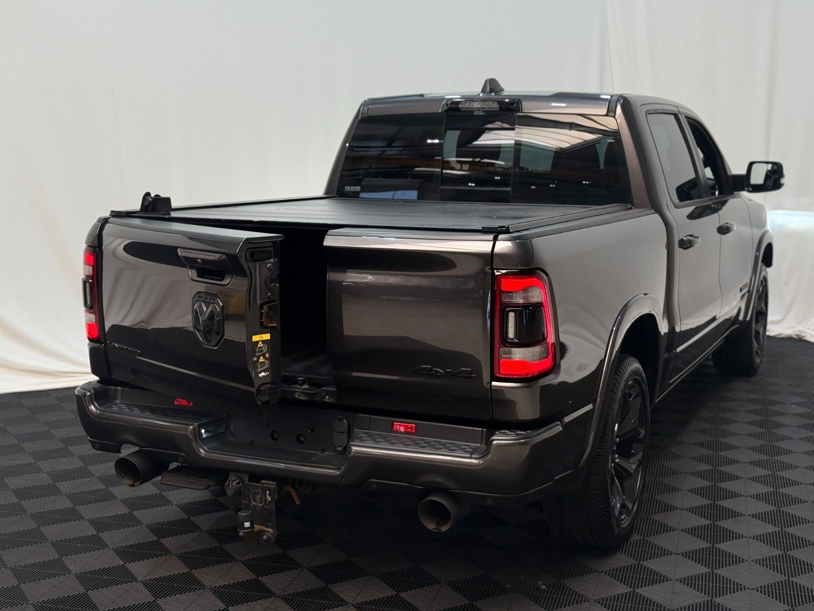 Fahrzeugabbildung Dodge RAM 1500 LIMITED NIGHT CREW CAB 4x4