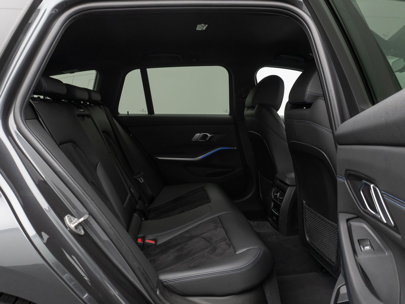 Fahrzeugabbildung BMW 330d M Sport Kamera DAB HiFi Stop&Go Alarm LED