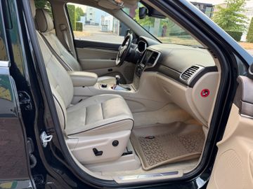 Jeep Grand Cherokee - 11