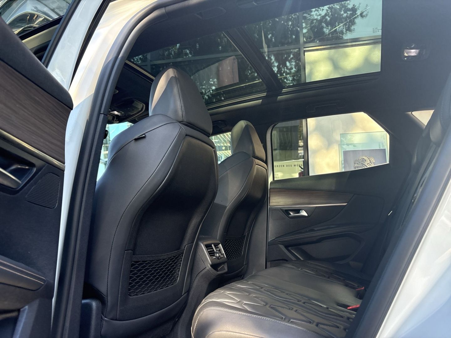 Fahrzeugabbildung Peugeot 3008 GT BlueHDi 130 EAT8 El. Panodach Navi Leder