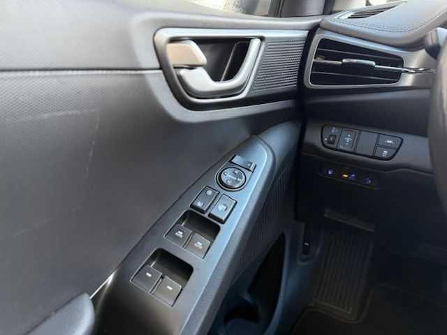 Fahrzeugabbildung Hyundai IONIQ Trend 1.6l Plug-In Hybrid 141PS Kamera!