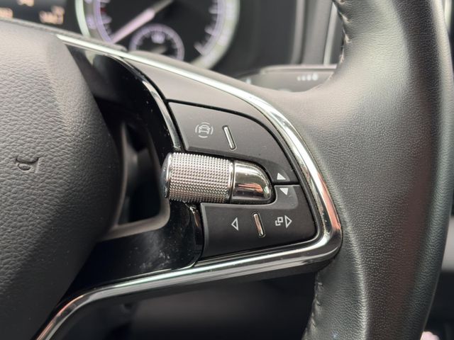 Skoda Karoq Style 1.5 TSI °LED°Navi°AHK°SHZ°RFK°PDC°