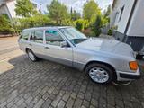 Mercedes-Benz 230 TE Kombi (Oldtimer) - Mercedes-Benz 230 mit Benzin-Antrieb: Kombi, Automatik, Te