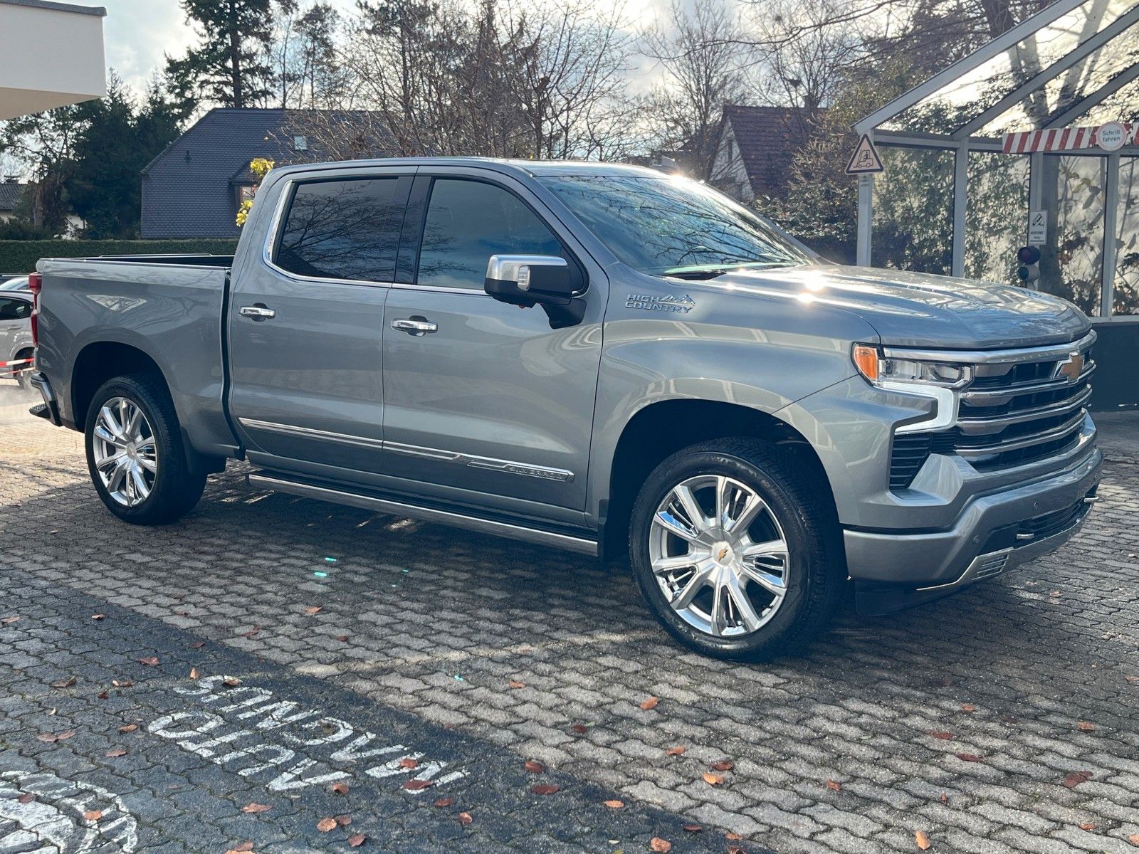 Fahrzeugabbildung Chevrolet Silverado 6.2 V8 High Country