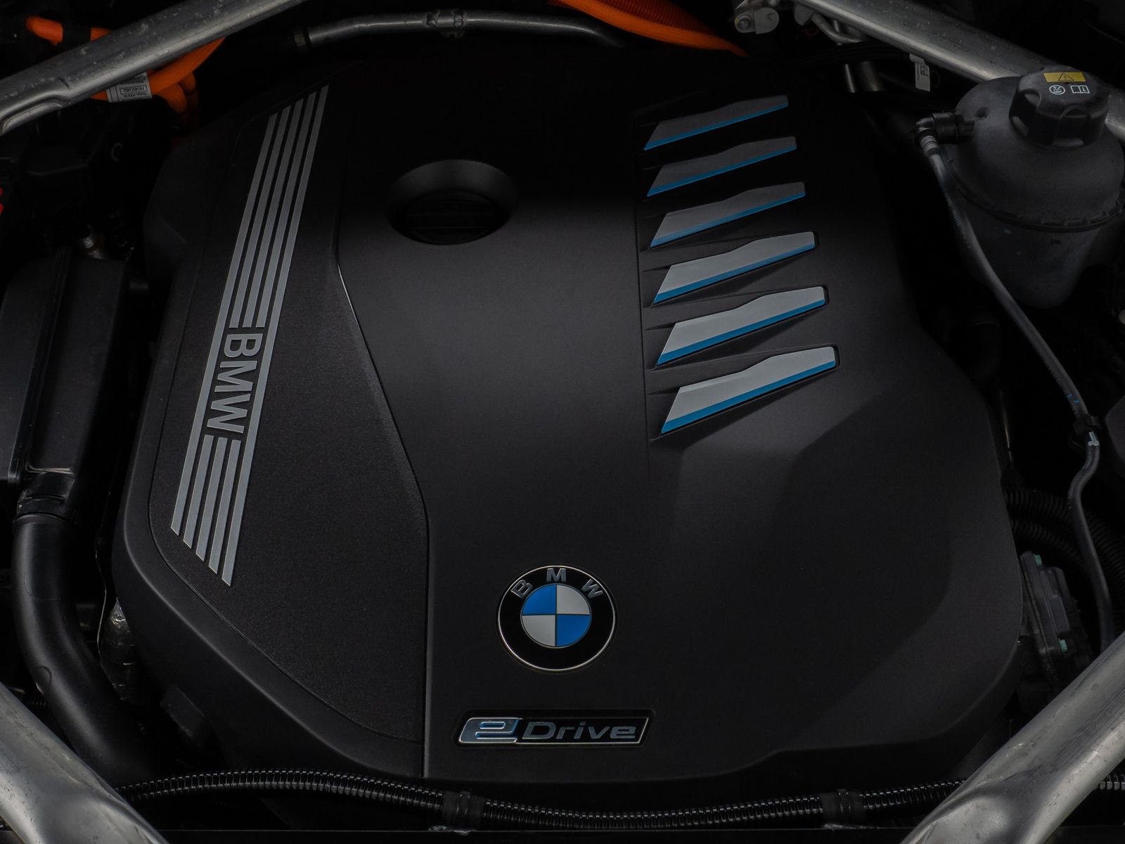 Fahrzeugabbildung BMW X5 xD45e M Sport Panorama Laser 360°HUD DAB B&W