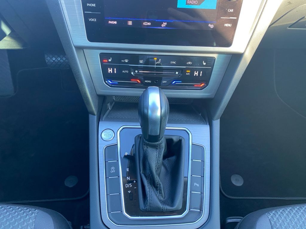 Fahrzeugabbildung Volkswagen Passat Variant 1.5 TSI DSG Navi,LED,SH,ACC,PDC