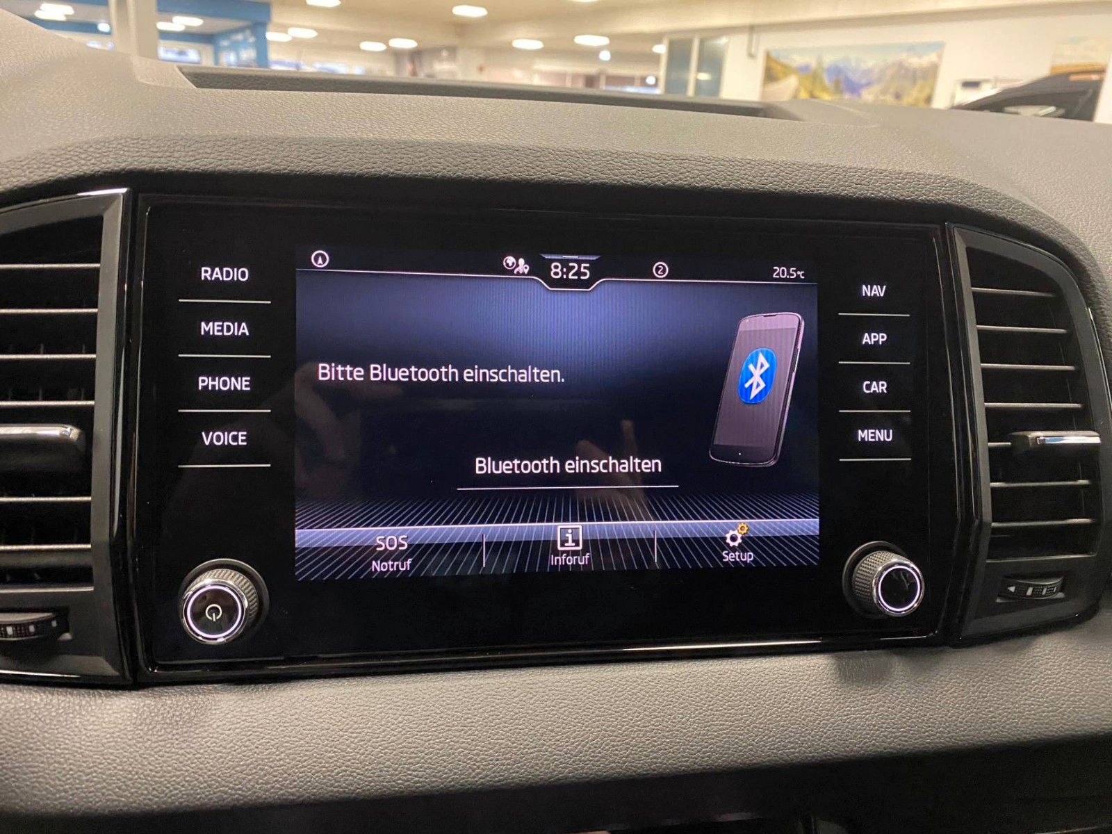 Fahrzeugabbildung SKODA Karoq 1.5 TSI DSG Selection+AHK+KAMERA+16"ALU+BC