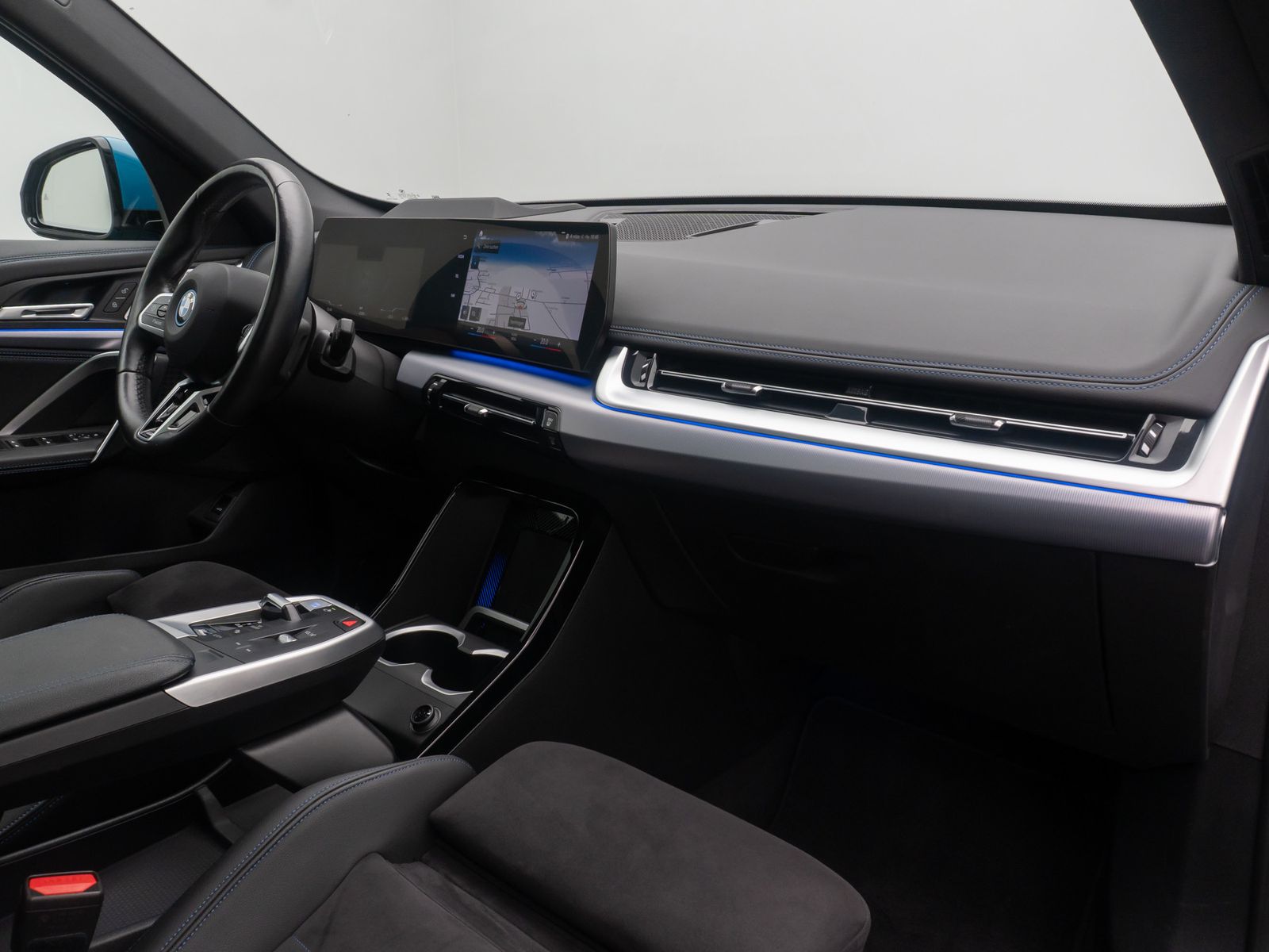 Fahrzeugabbildung BMW iX1 xD30 M Sport Panorama 360°HUD DAB H/K 19Zoll