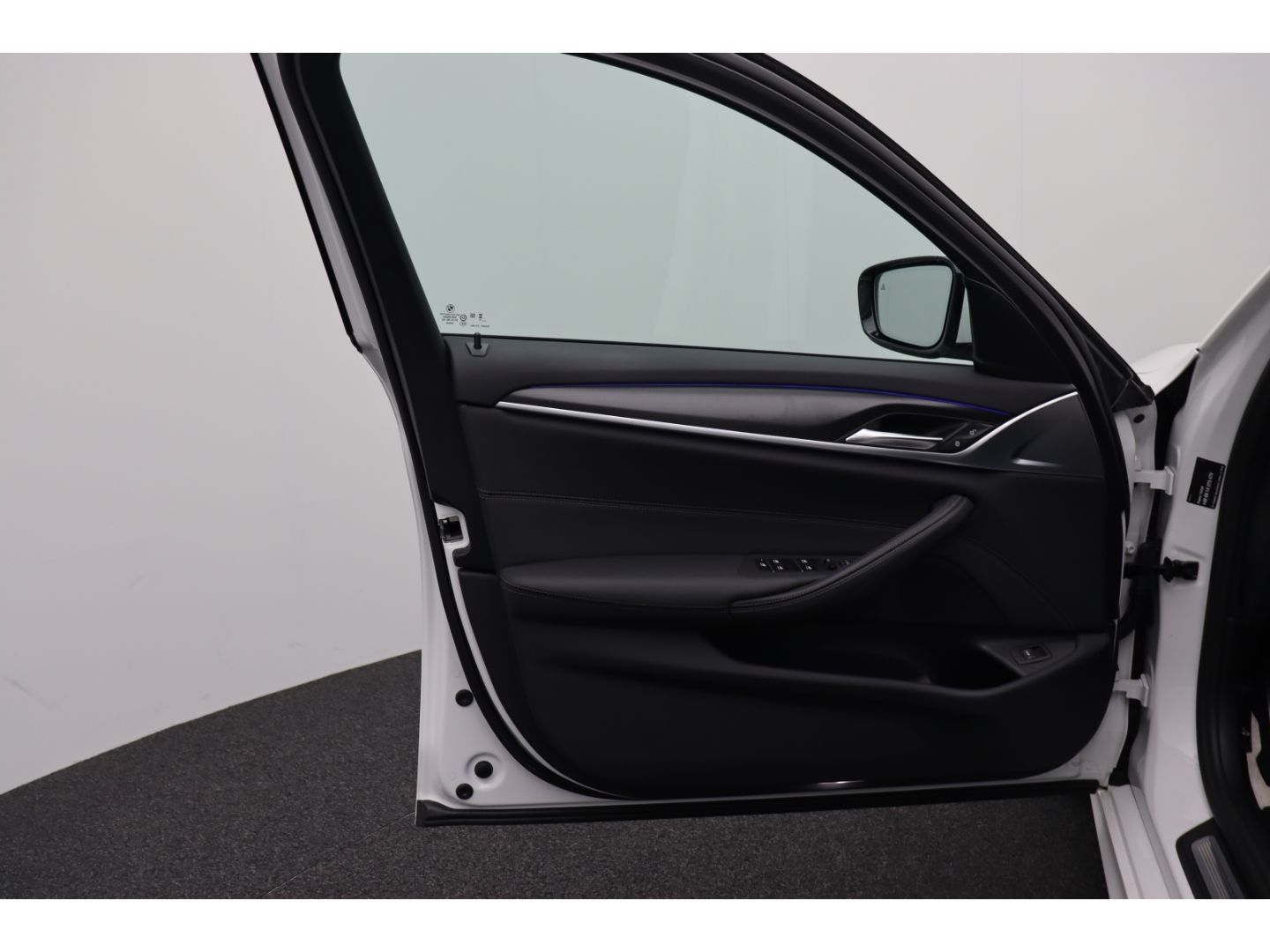 Fahrzeugabbildung BMW 540 d xDrive M Sport Touring Park-Assistent AHK