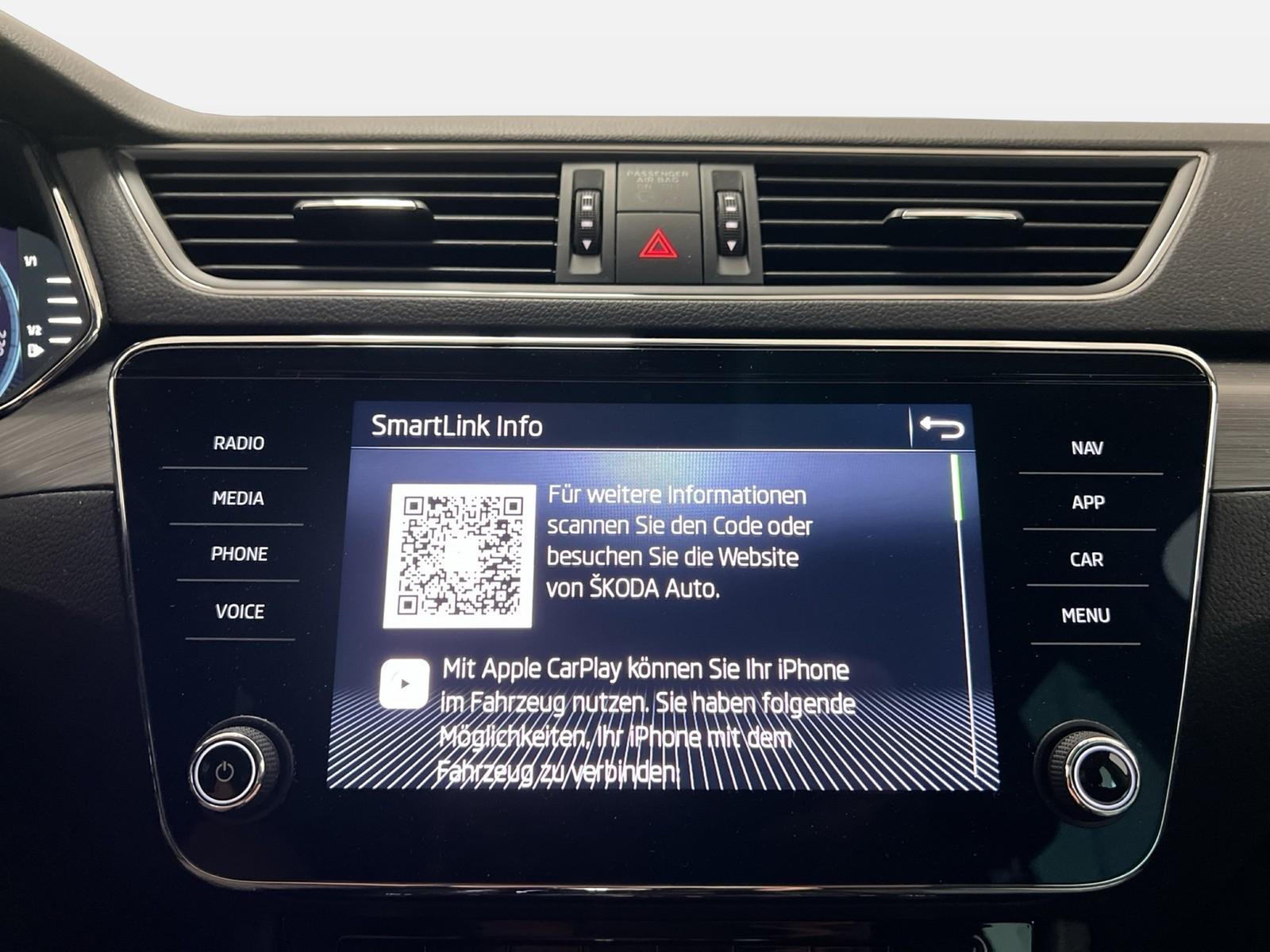 Skoda Superb Combi 2.0 TDI Style AHK RFK 19" NAVI ACC
