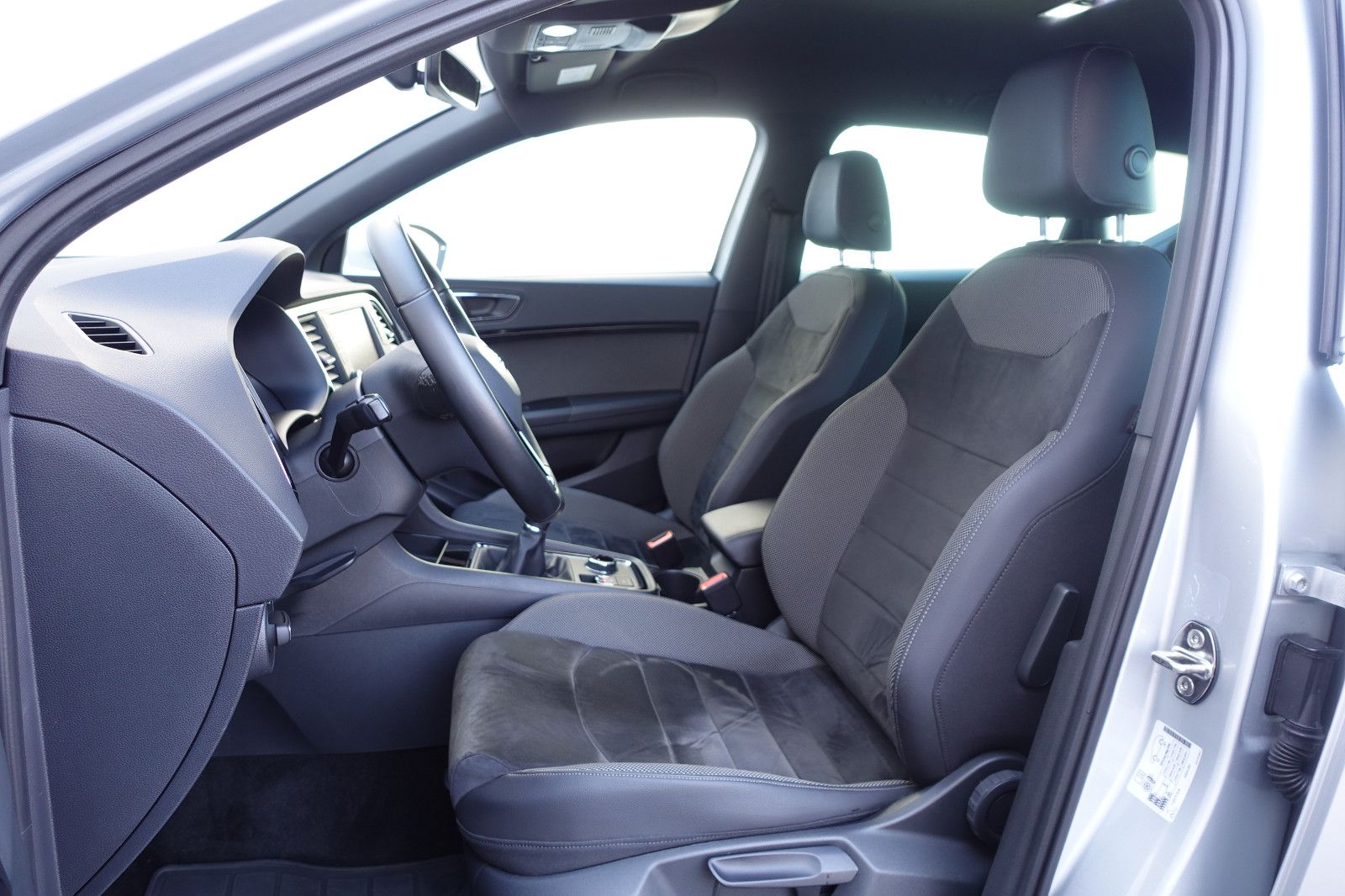 Fahrzeugabbildung SEAT Ateca 1.4TSI Xcellence AHK,Navi,SHZ,Kamera,LED