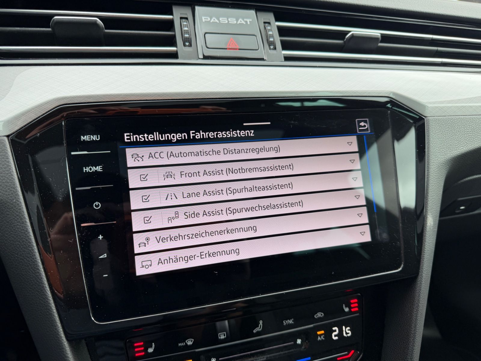 Fahrzeugabbildung Volkswagen Passat Business/AHK/Pano/LED/R-Cam/CarPlay/NAVI