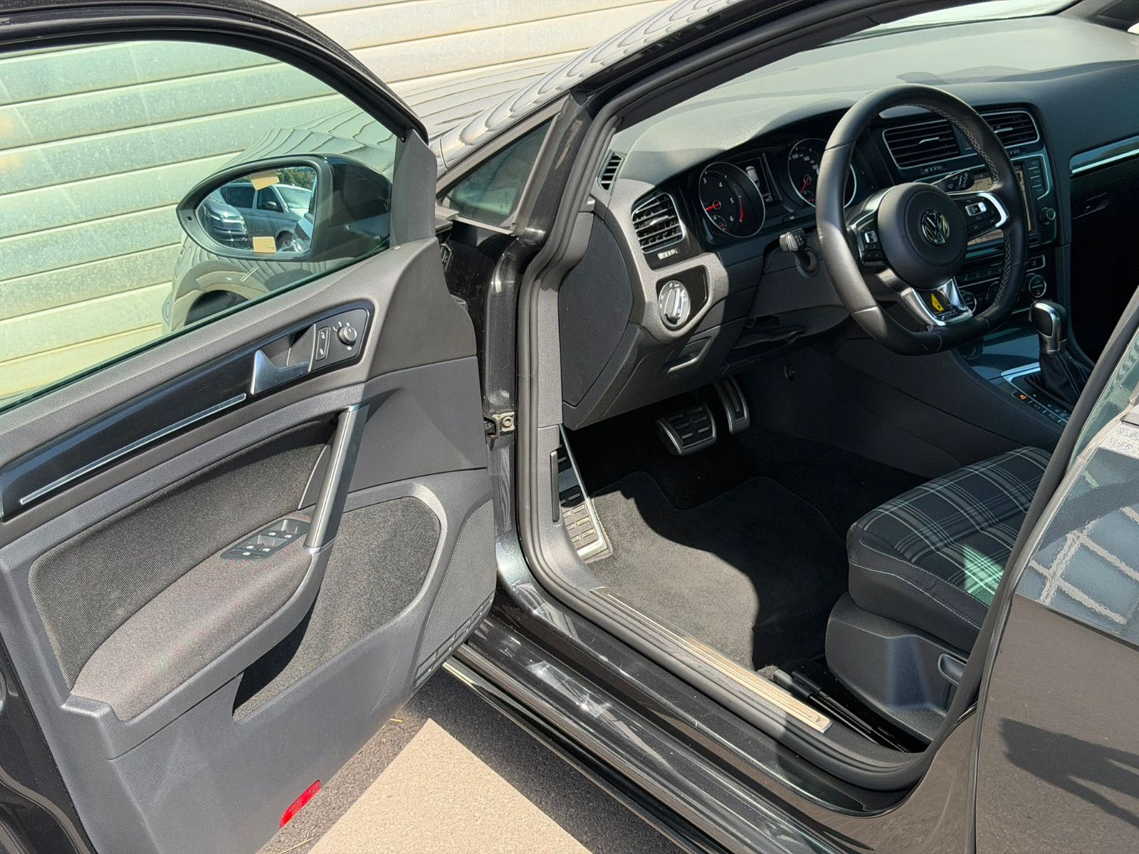Fahrzeugabbildung Volkswagen Golf VII Lim. GTD DSG Bi-Xenon GRA Navi SHZ PDC