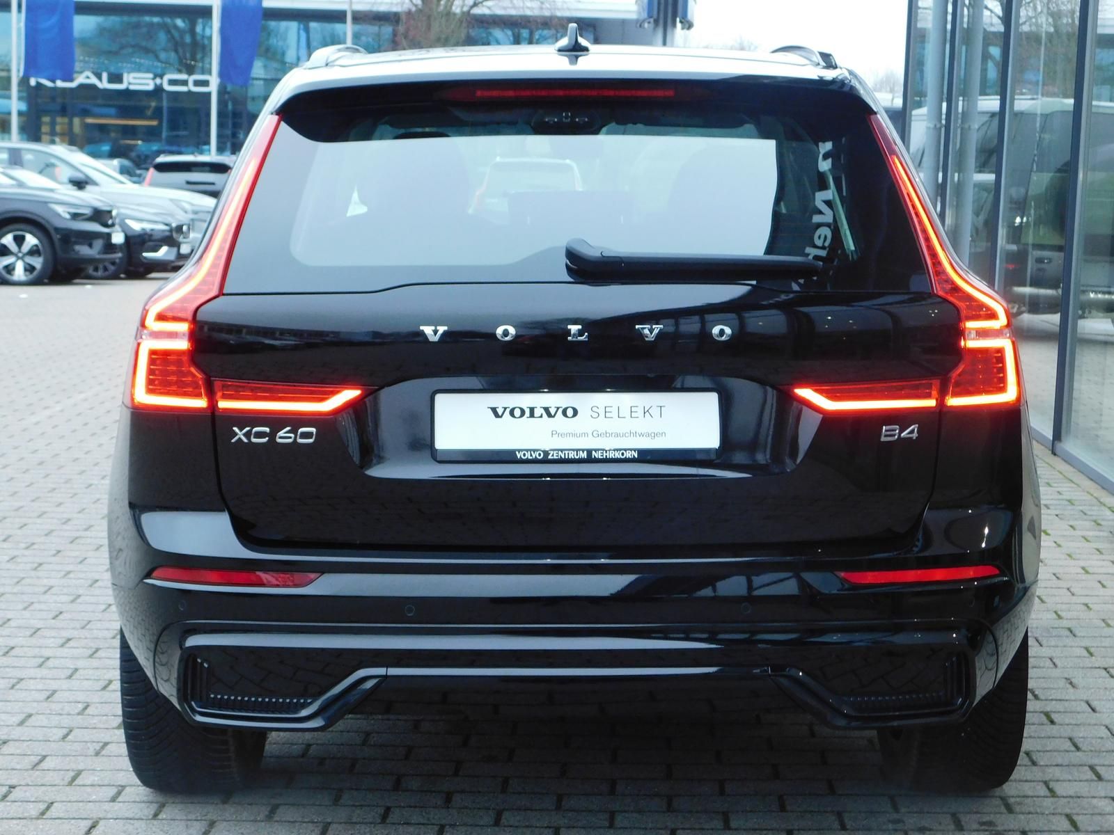 Fahrzeugabbildung Volvo XC60 B4 D Plus Dark