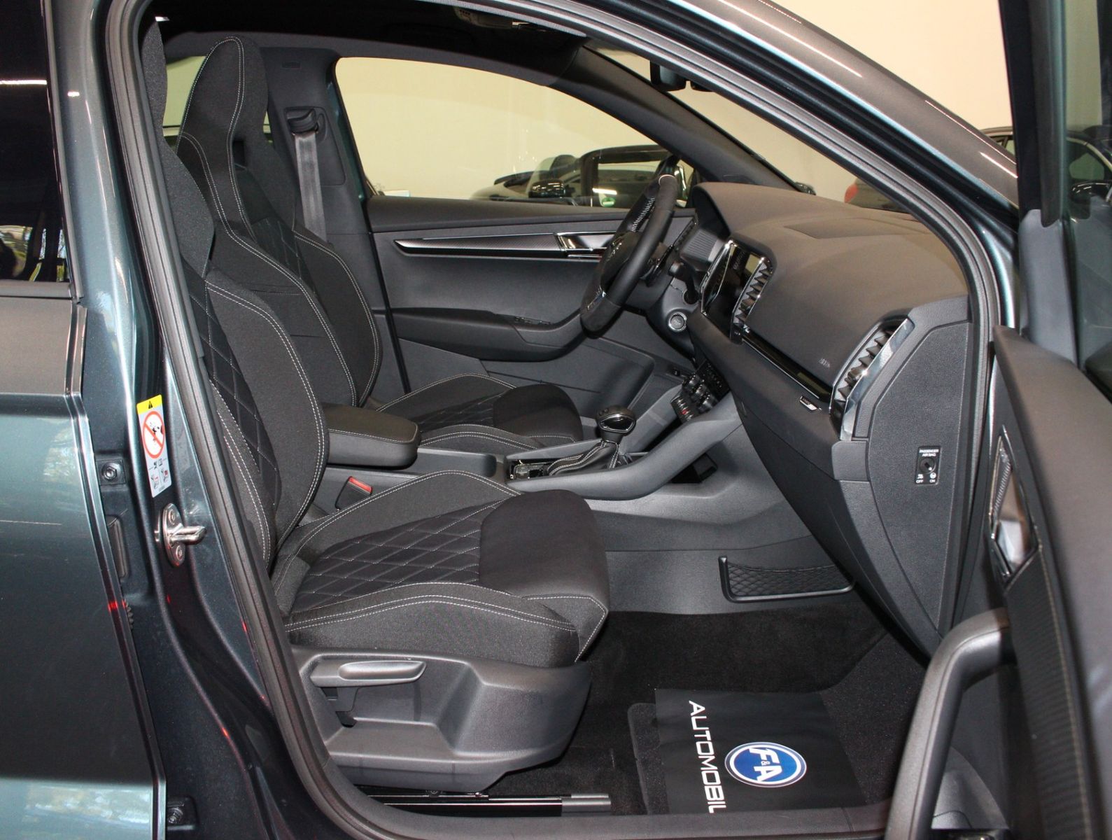 Fahrzeugabbildung SKODA Karoq Sportline 2.0 TSI 4x4 DSG*1.Hand*AHK*LED