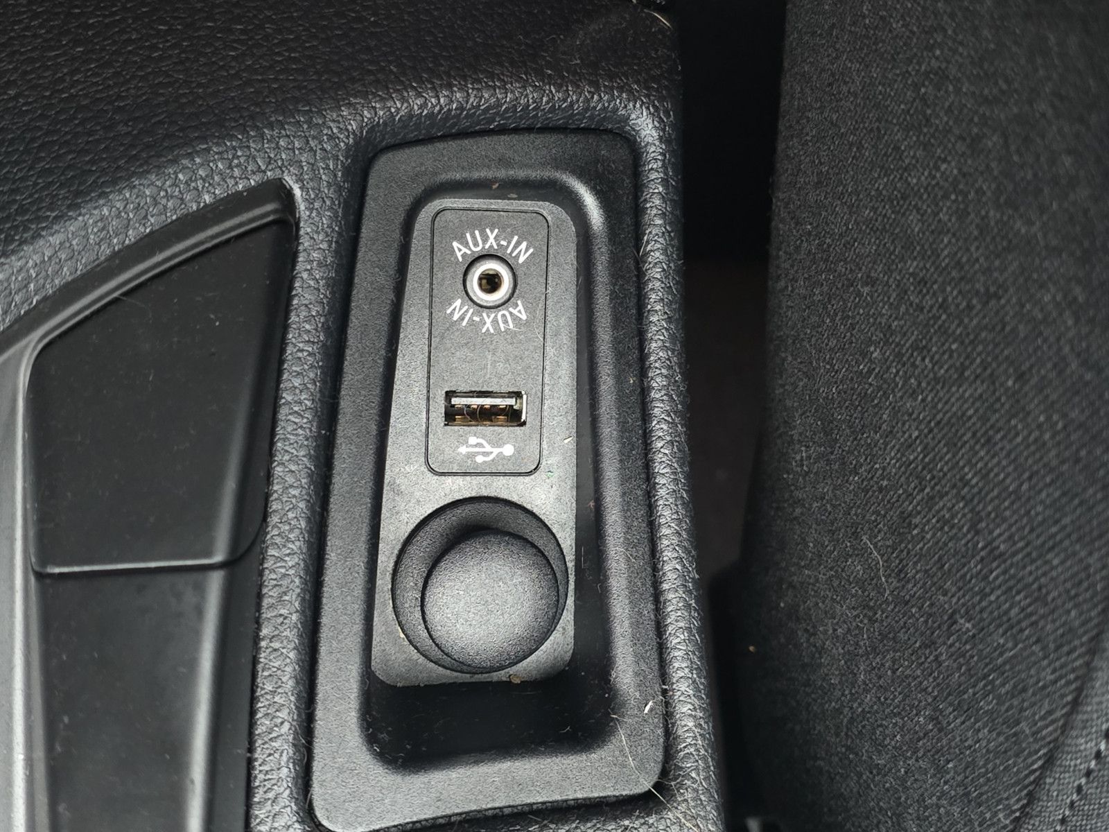 Fahrzeugabbildung BMW 118i 1 Limousine PDC+SHZ+TEMPOMAT+KLIMA