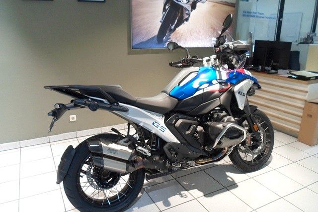 Fahrzeugabbildung BMW R1300GS Style Trophy mit Enduro Paket & Akra.