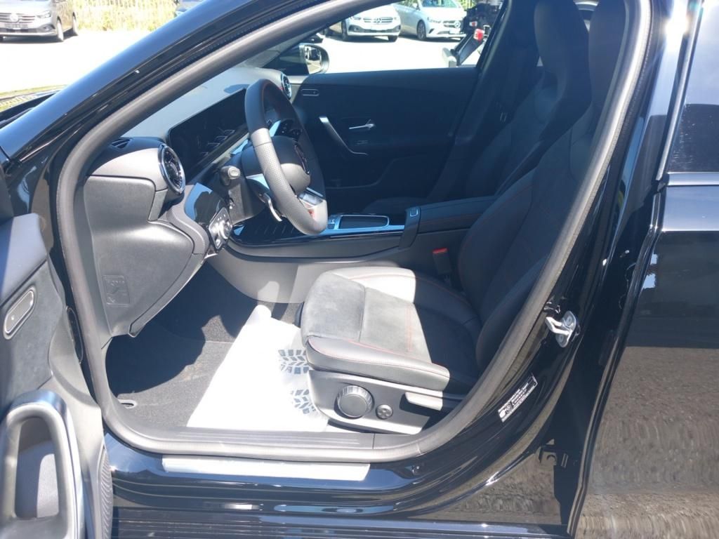 Fahrzeugabbildung Mercedes-Benz A 180 Kompaktlimousine AMG Line*Night Paket*LED