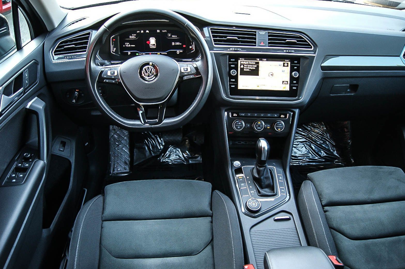 Fahrzeugabbildung Volkswagen Tiguan 2.0TDI 4Motion DSG R-LINE Black Style 19'