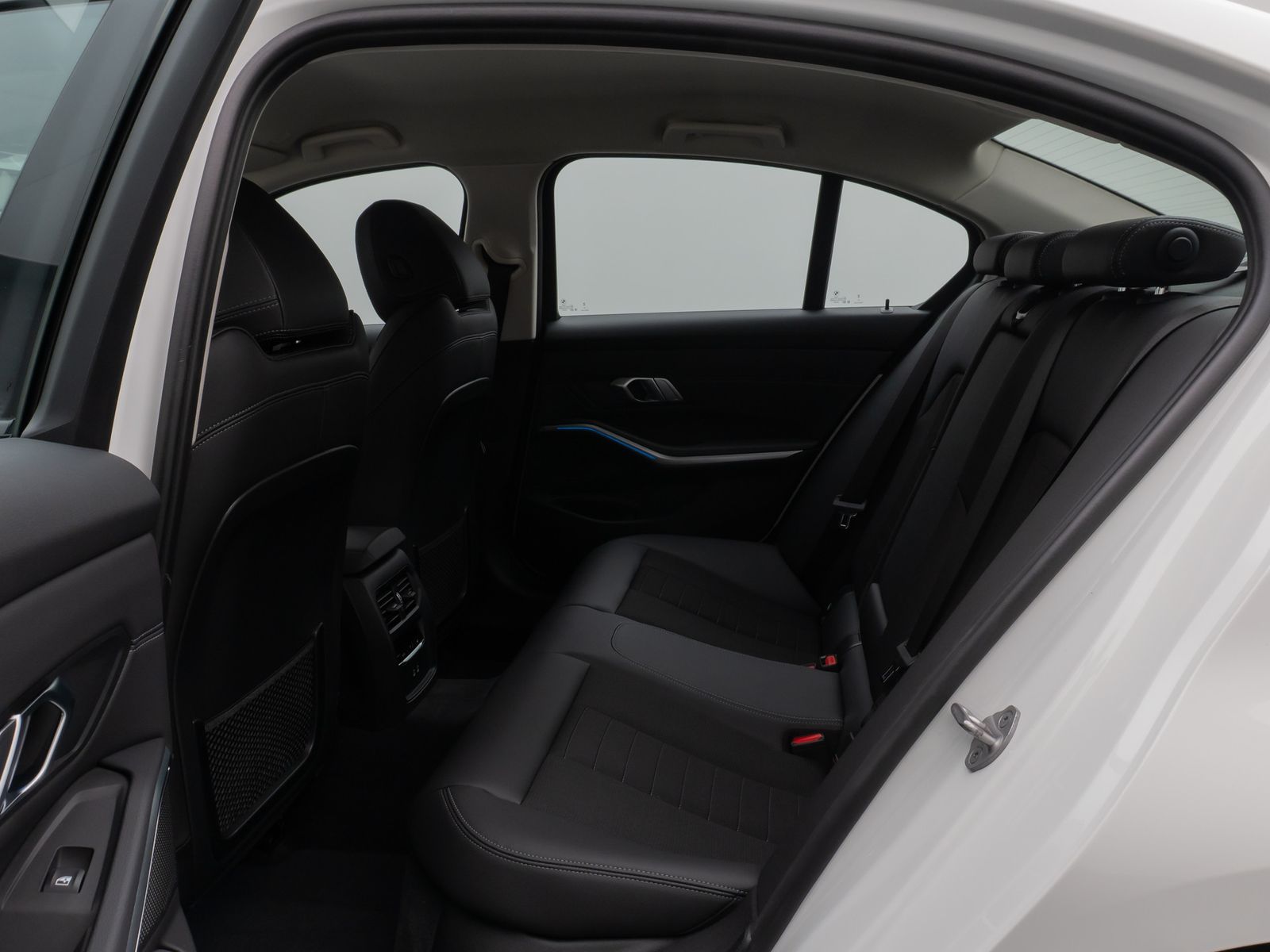 Fahrzeugabbildung BMW 320i xD DAB CockPit+ PDC DrivingAssit AHK Sport