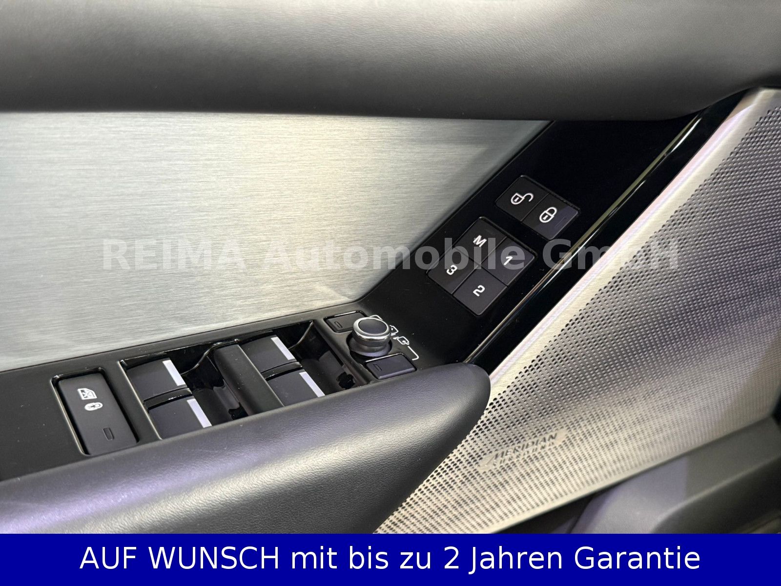Fahrzeugabbildung Land Rover Range Rover Velar  2,0T  R-Dynamic SE, Pano, LED