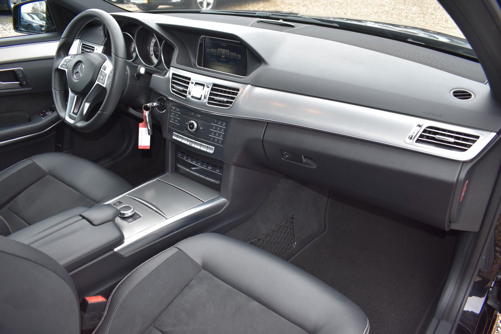 Fahrzeugabbildung Mercedes-Benz E 400 T Edition 4Matic AMG Night-Paket AHK