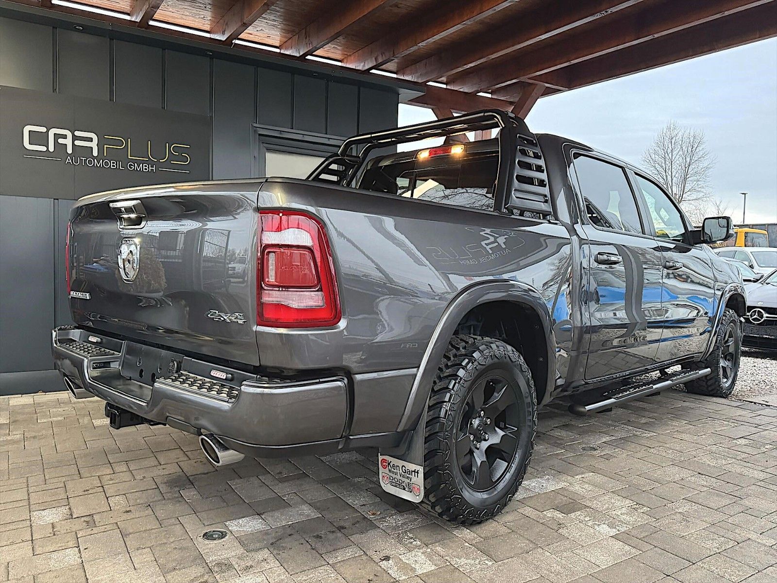 Fahrzeugabbildung Dodge RAM 5.7 V8 HEMI CrewCab NightEdition LARAMIE 4x4