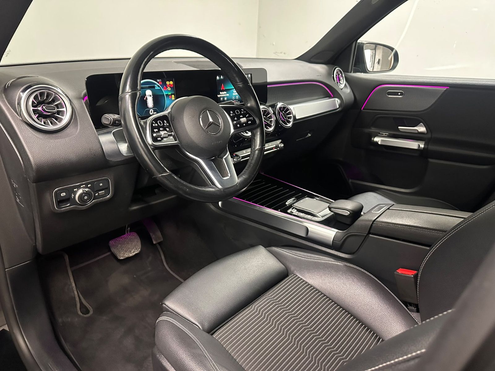Fahrzeugabbildung Mercedes-Benz GLB 200 d 4MATIC DCT*NIGHT*AHK*KEYLESS*