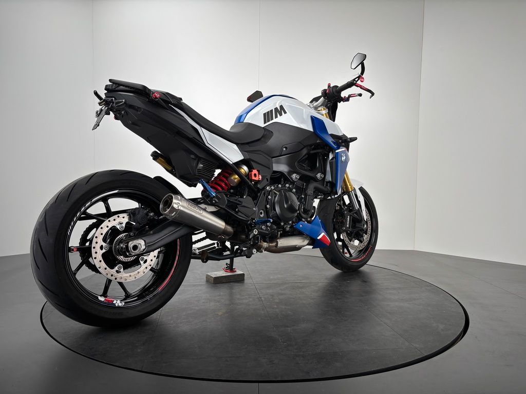 Fahrzeugabbildung BMW F900 R *TOP-AUSSTATTUNG *1. HAND *ARROW