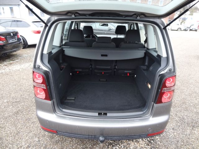 Fahrzeugabbildung Volkswagen Touran Trendline/Klima/AHK/91.600km/PDC/1.Hand/