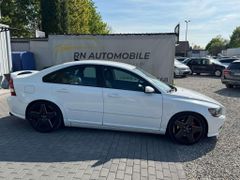 Fahrzeugabbildung Volvo S40 T5 Momentum *BLICKFANG* *TUNING*