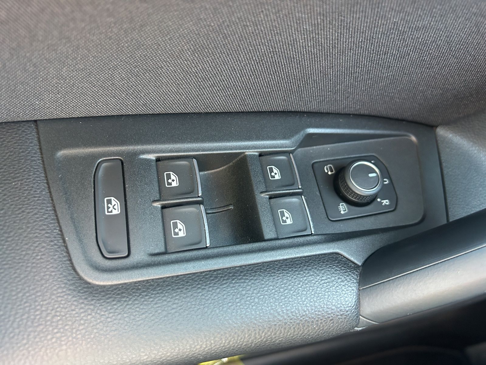 Fahrzeugabbildung Volkswagen Tiguan Elegance TDI 4M IQ.Light Navi ACC RFK SHZ