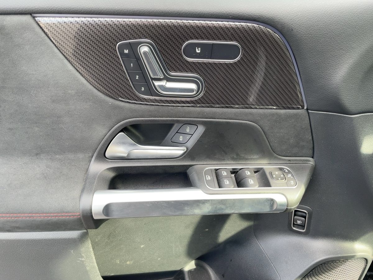 Fahrzeugabbildung Mercedes-Benz GLB 200 AMG/Pano/360°/AHK