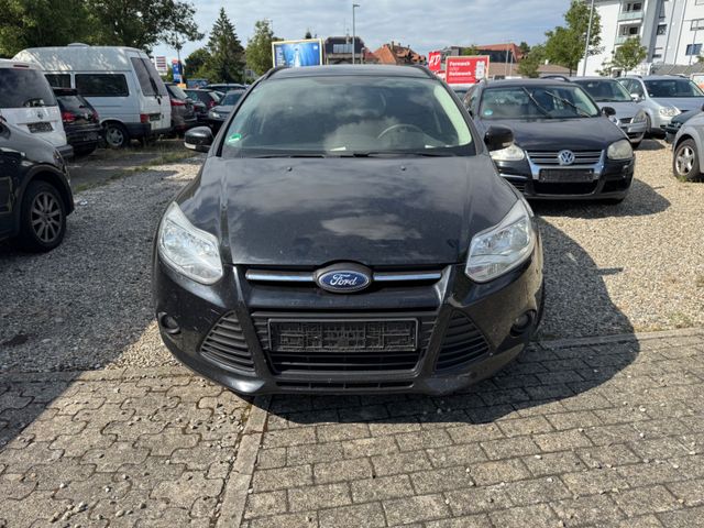 Fahrzeugabbildung Ford Focus Turnier Trend Motor dreht