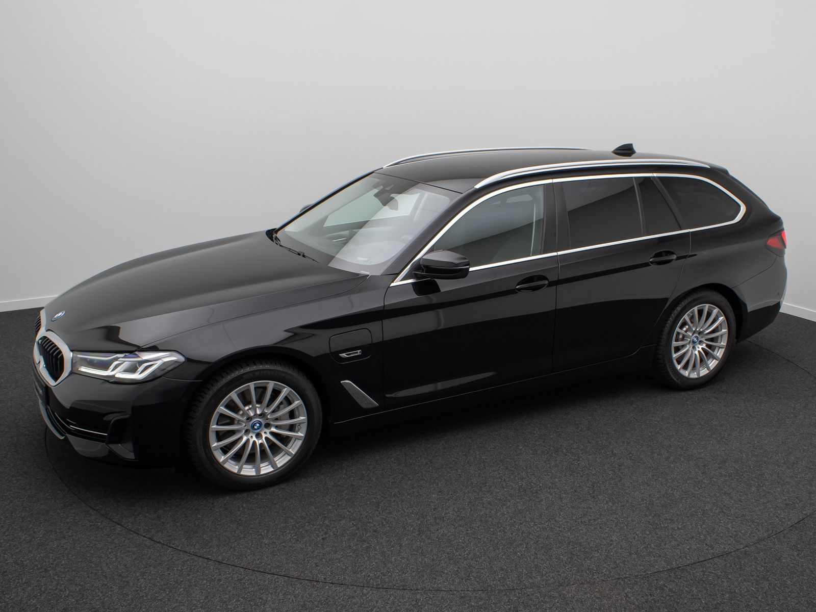 Fahrzeugabbildung BMW 530e Alarm AHK Laser DAB HUD Kamera Sport 18Zoll