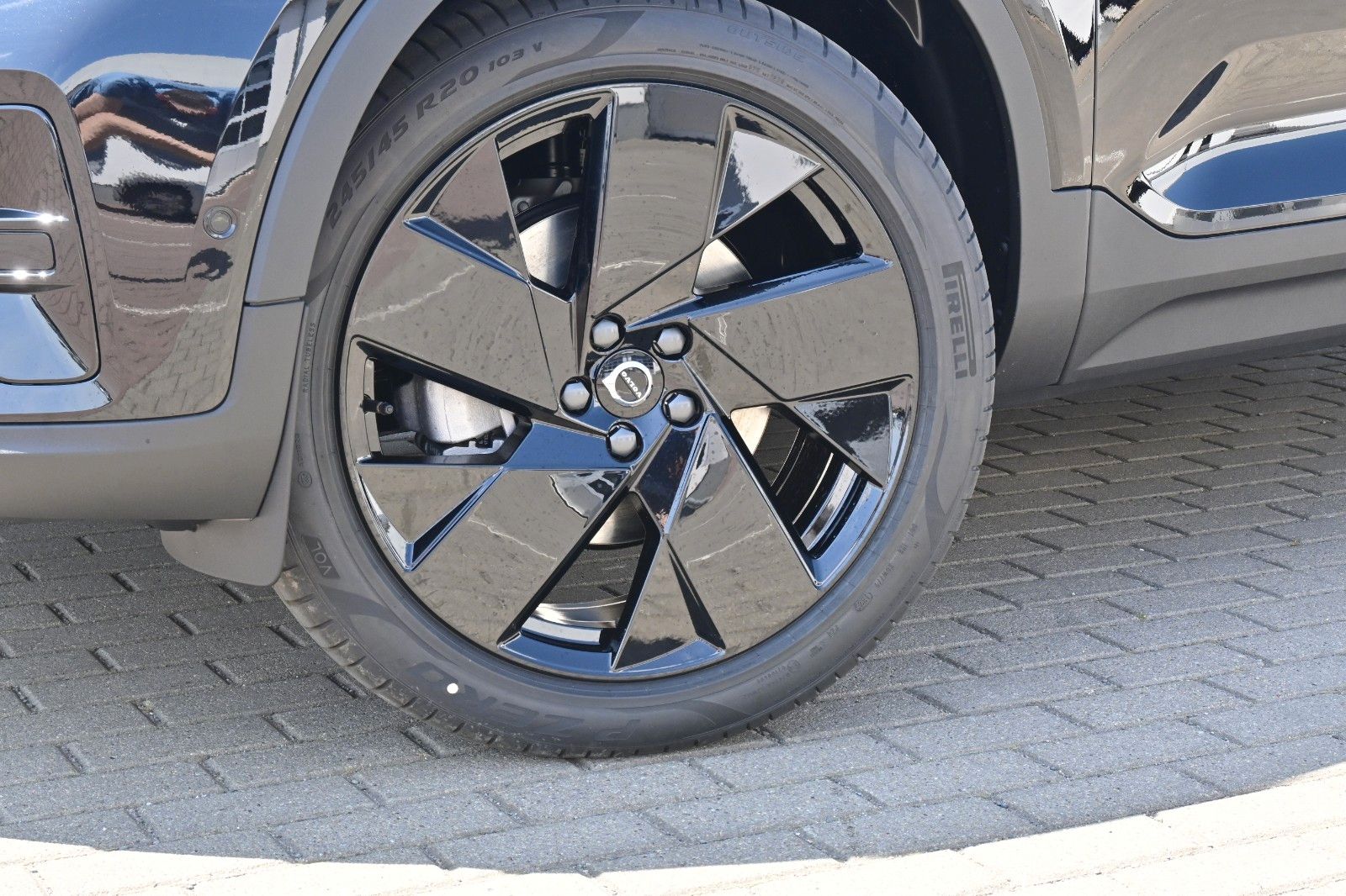 Fahrzeugabbildung Volvo XC40 B3 DKG Plus Black Edition*PANO*360°*ACC