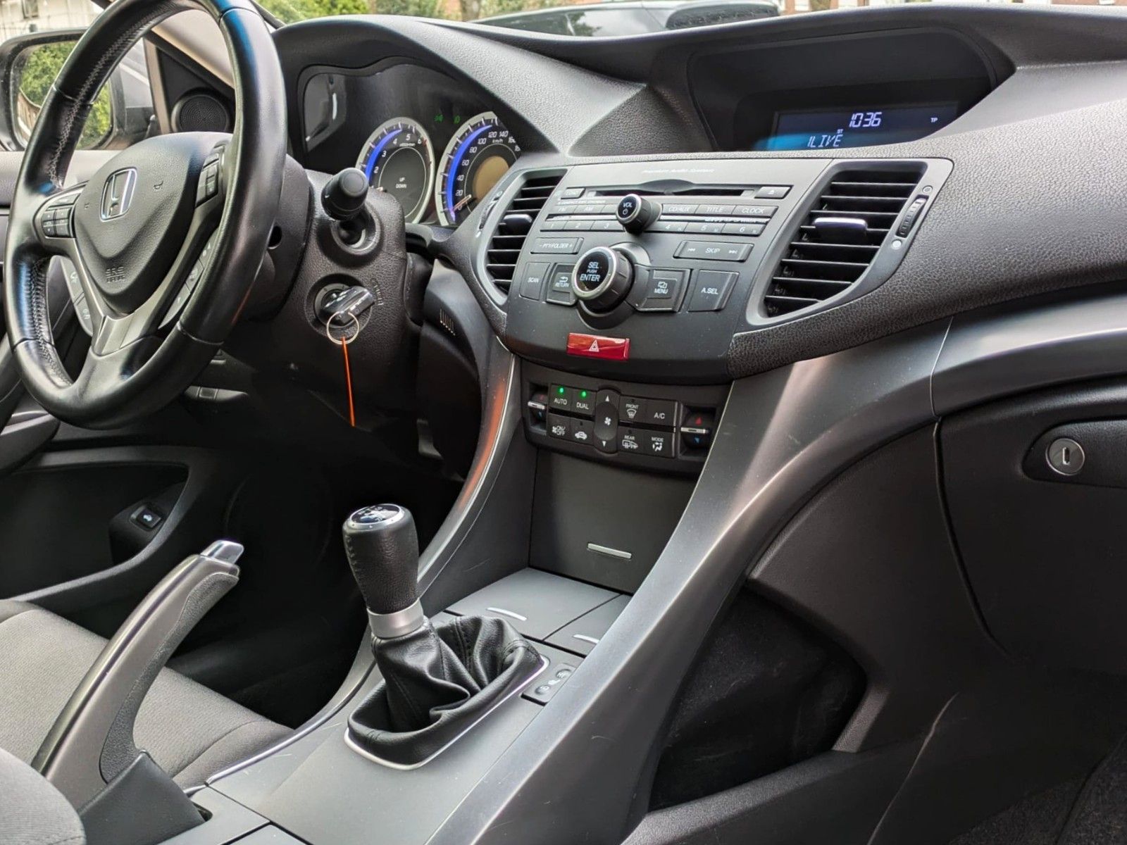 Fahrzeugabbildung Honda Accord 2.0i KLIMAAUT SITZHEIZUNG XENON GARANTIE!